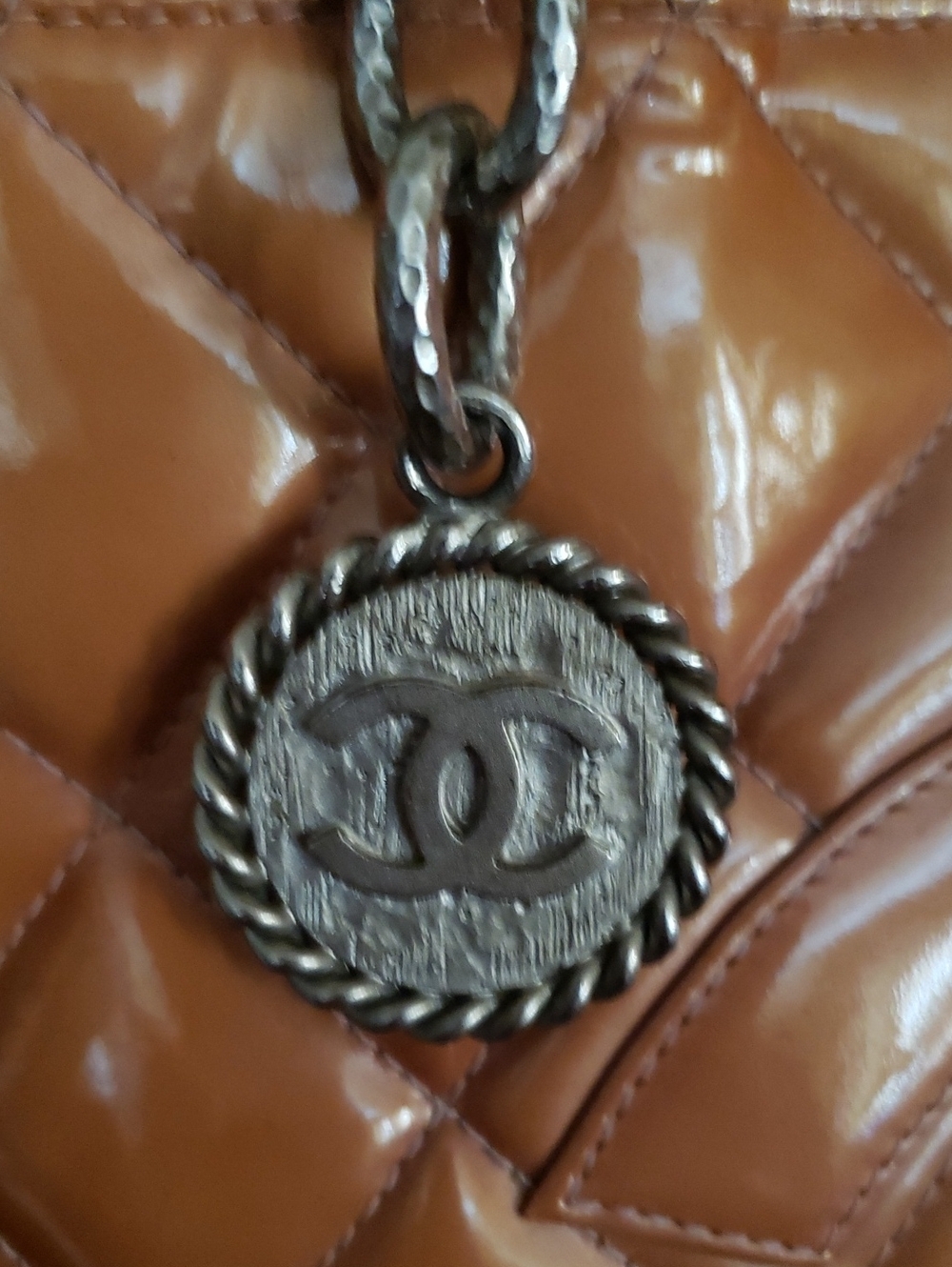 CHANEL Medallion Patent Leather tote bag (Good Condition) - Picture 8 of 16